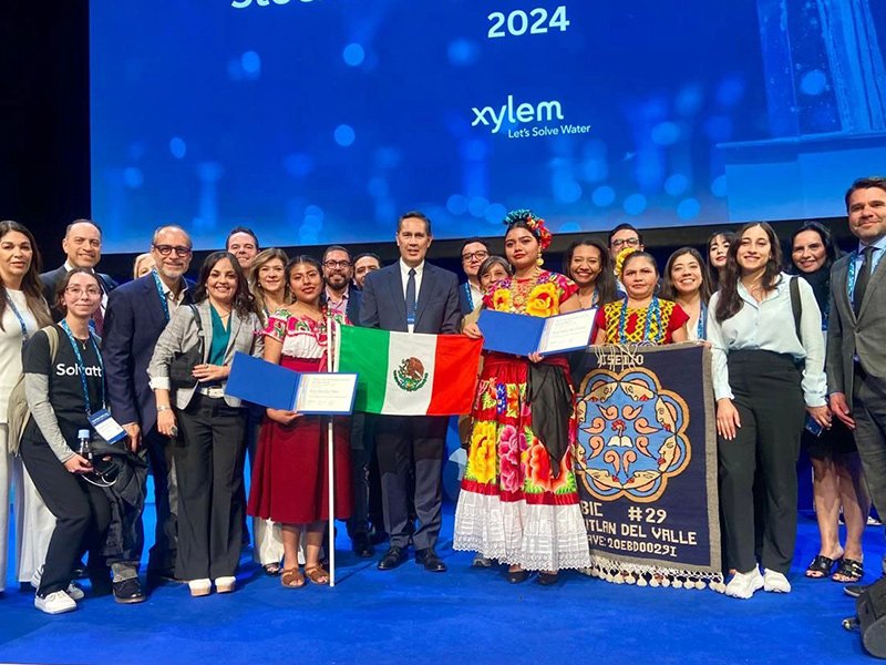 Oaxaqueñas reciben premio