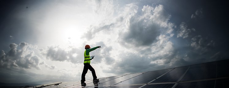 Cómo calcular la capacidad ideal de paneles solares para tu planta industrial